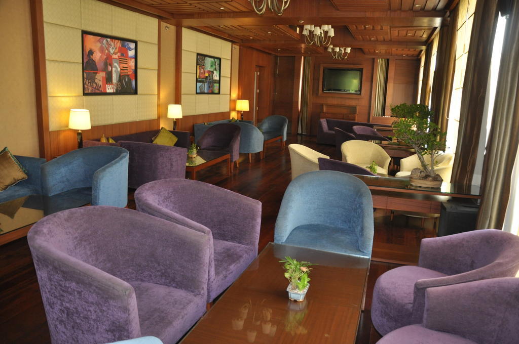 Radisson Blu Suites Gurgaon Exterior foto