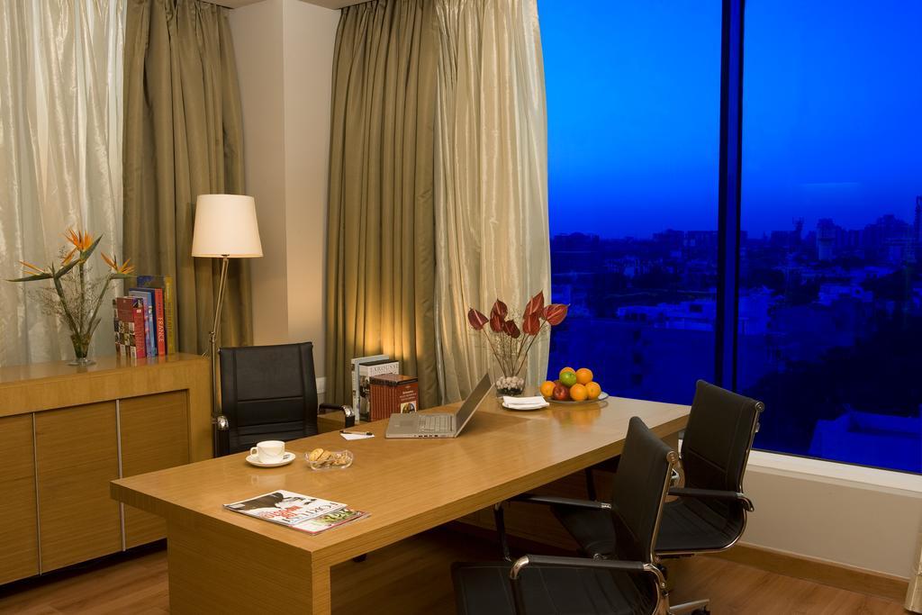 Radisson Blu Suites Gurgaon Exterior foto